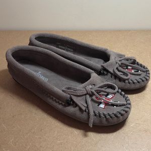 Minnetonka Suede Moccasins, gray size 6